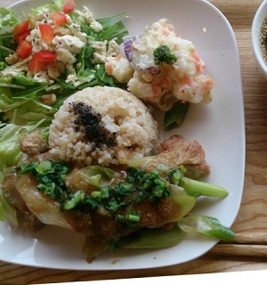 野菜たっぷりランチ、 シフォンケーキ、各種ドリンク 野菜たっぷりランチ、 シフォンケーキ、各種ドリンク