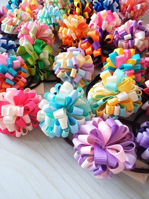 ポンポンリボンのヘアアクセサリー ポンポンリボンのヘアアクセサリー