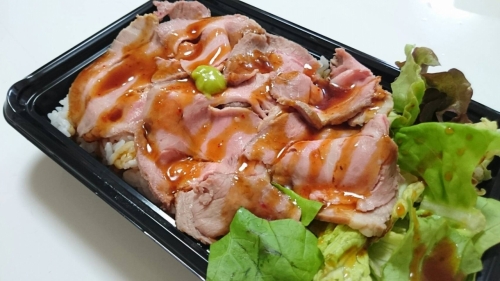 キッチンカーで大人気!ローストポーク丼